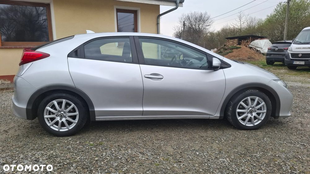 Honda Civic 1.6 i-DTEC Lifestyle Black Edition - 10