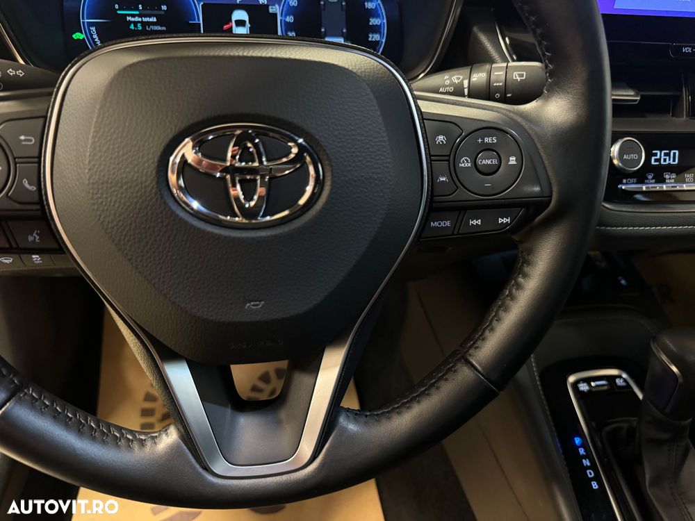 Toyota Corolla 1.8 Hybrid Team Deutschland - 29