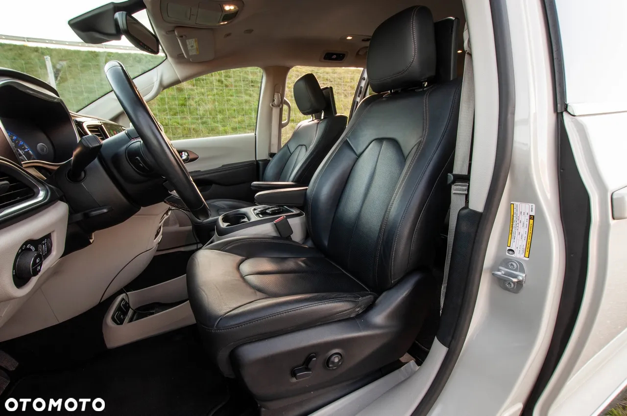 Chrysler Pacifica - 20