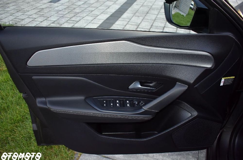 Peugeot 308 180 e-EAT8 GT - 18