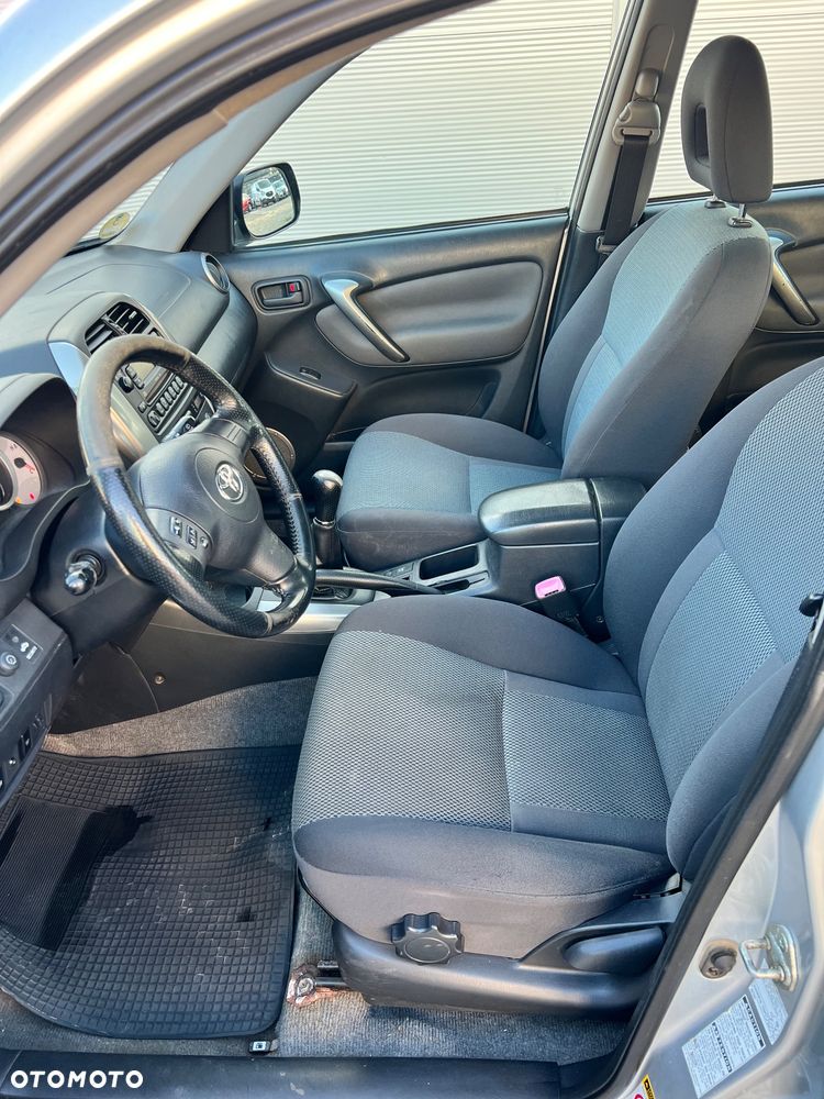 Toyota RAV4 D-4D 4x4 - 13