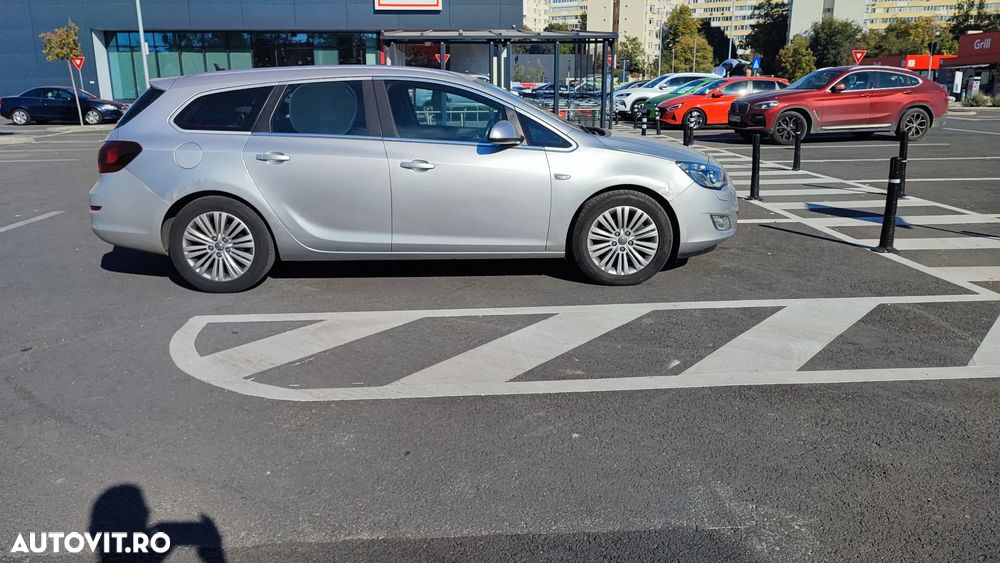 Opel Astra 2012 photo 2