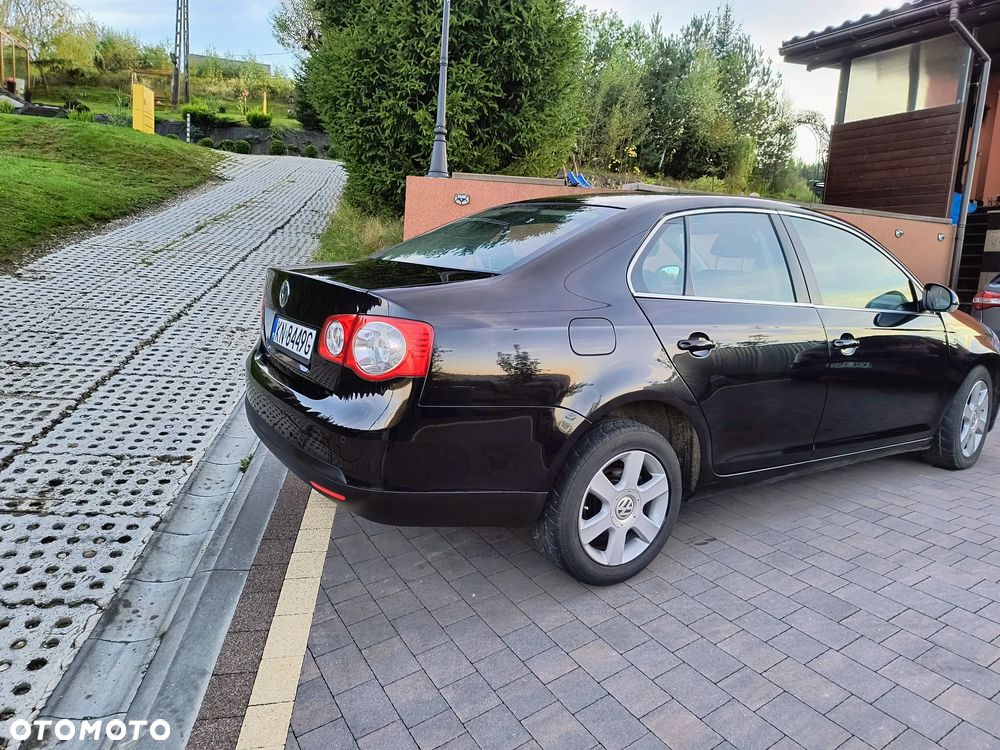 Volkswagen Jetta 1.6 TDI DPF Highline - 8