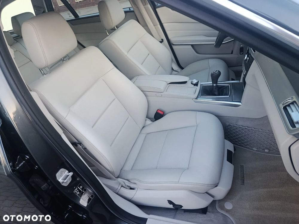Mercedes-Benz Klasa E 220 CDI BlueEff - 26