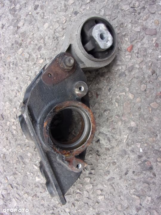 Łapa podpora półosi Opel Movano II 2.5 DCI - 2