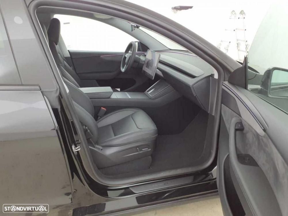 Tesla Model Y Long Range Dual Motor AWD - 6