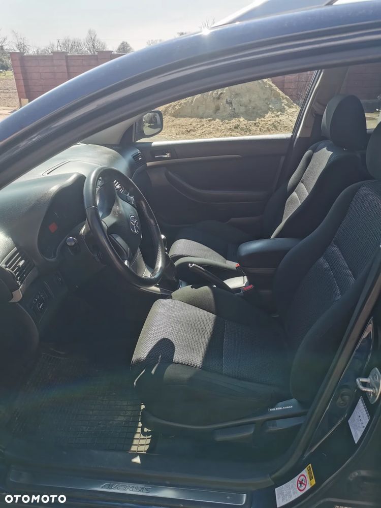 Toyota Avensis 2.0 D-4D Combi - 10