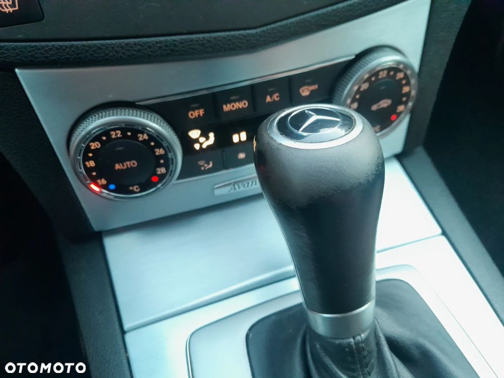 Mercedes-Benz Klasa C 220 CDI DPF Automatik BlueEFFICIENCY Avantgarde - 16