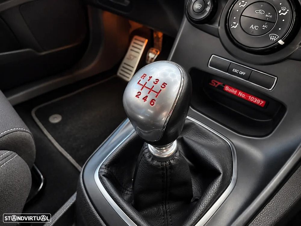 Ford Fiesta 1.6 EcoBoost ST - 25