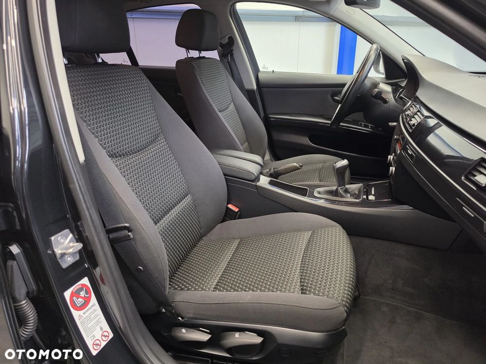 BMW Seria 3 318i Edition Lifestyle - 24