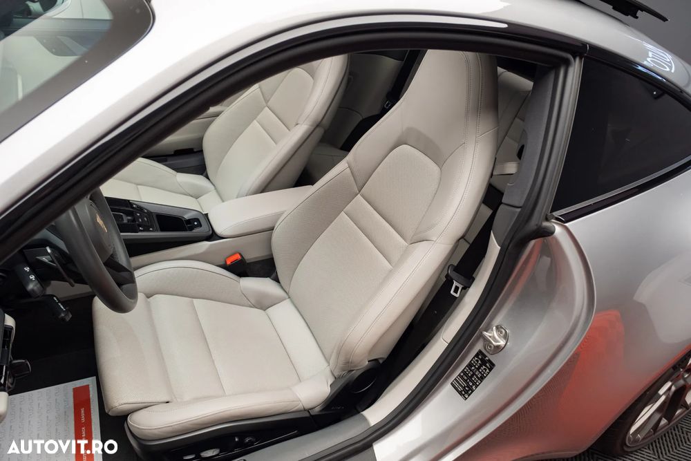 Porsche 911 Carrera 4S - 17