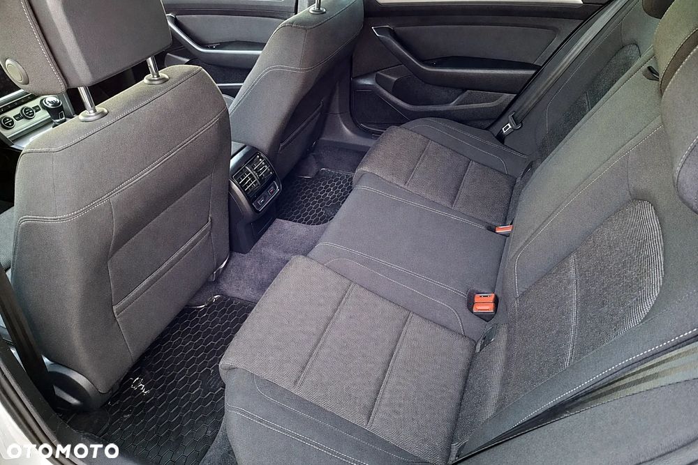 Volkswagen Passat - 29