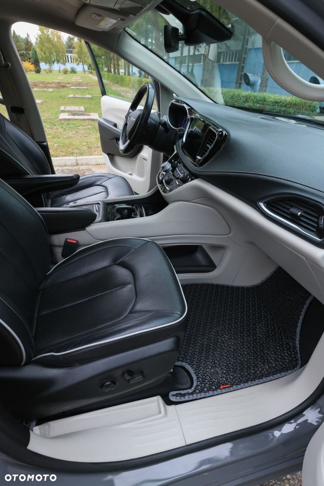 Chrysler Pacifica - 6