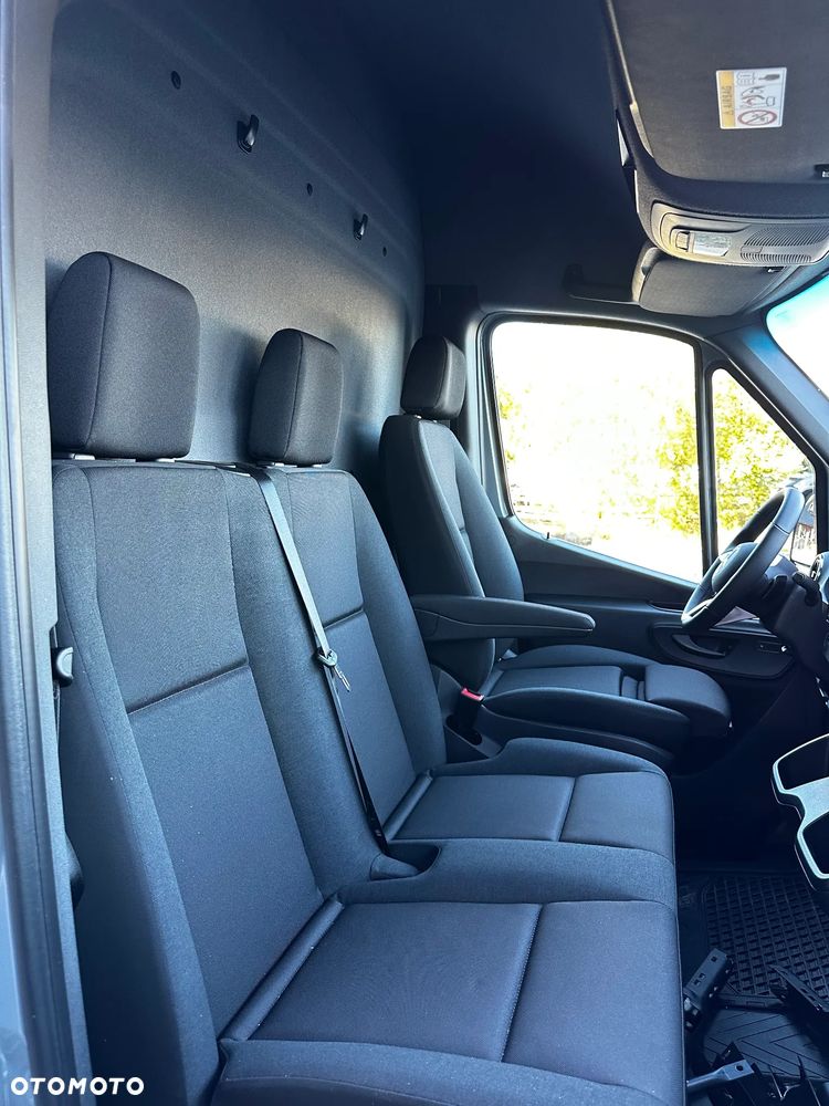 Mercedes-Benz Sprinter - 25