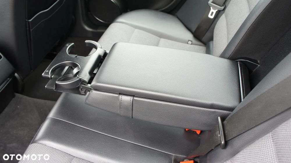 Mercedes-Benz Klasa C 180 CGI Automatik BlueEFFICIENCY - 20