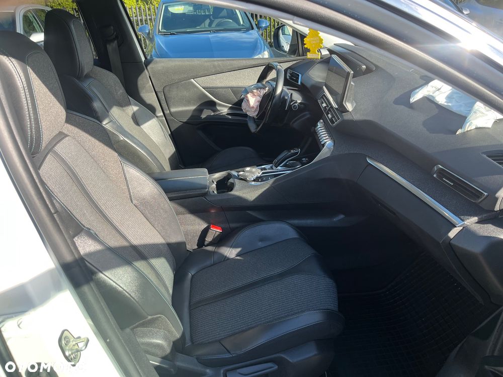 Peugeot 3008 - 11