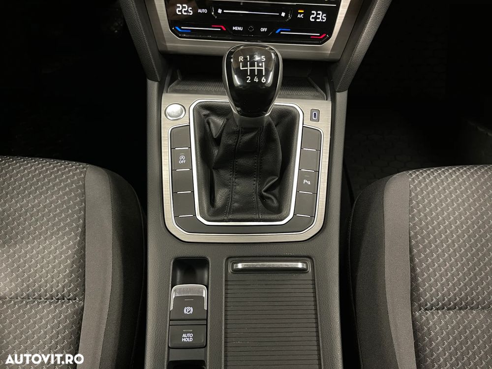 Volkswagen Passat 1.5 TSI ACT Advance - 24