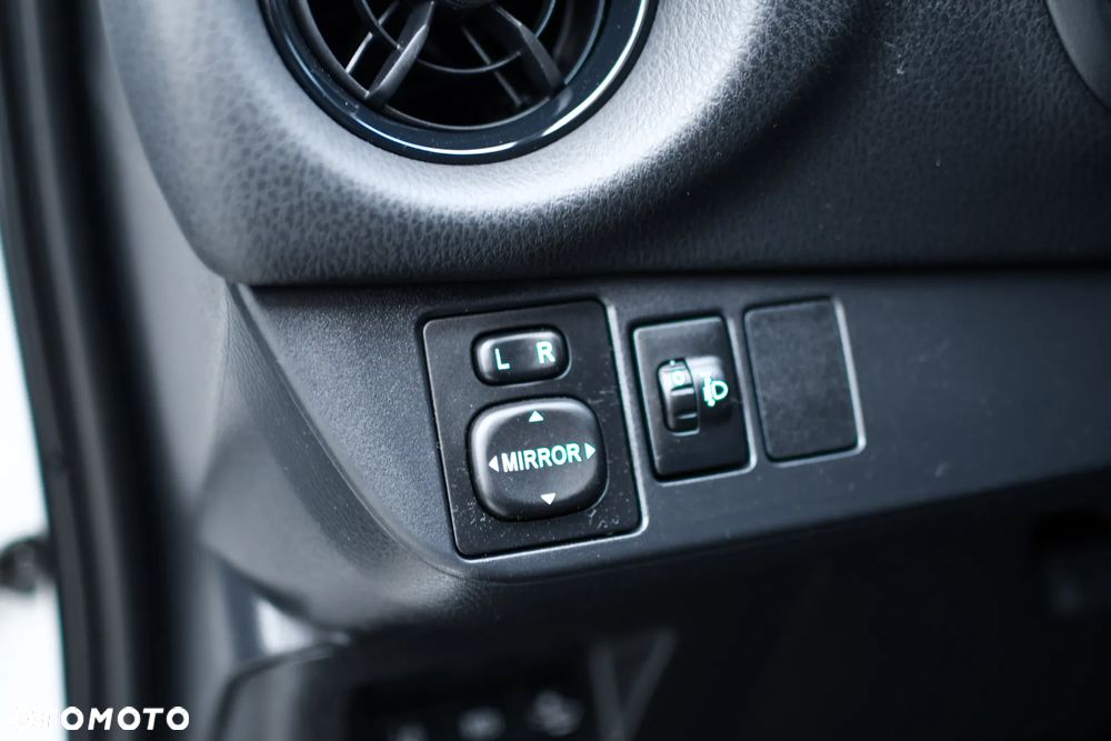 Toyota Yaris Hybrid 100 Premium EU6 - 16