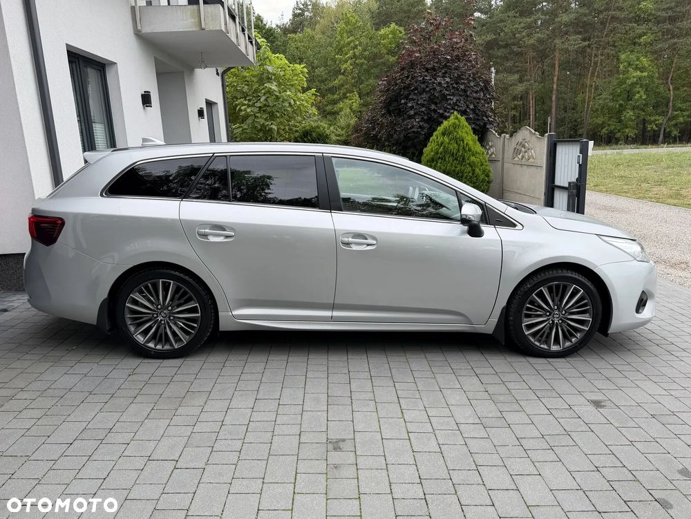 Toyota Avensis 1.8 Premium - 17