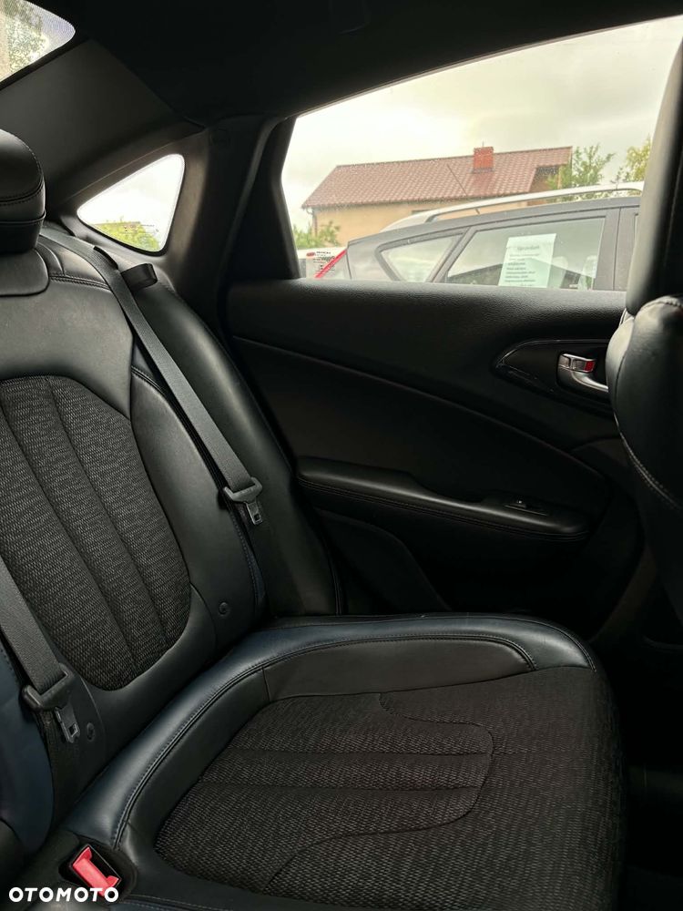 Chrysler 200 - 18