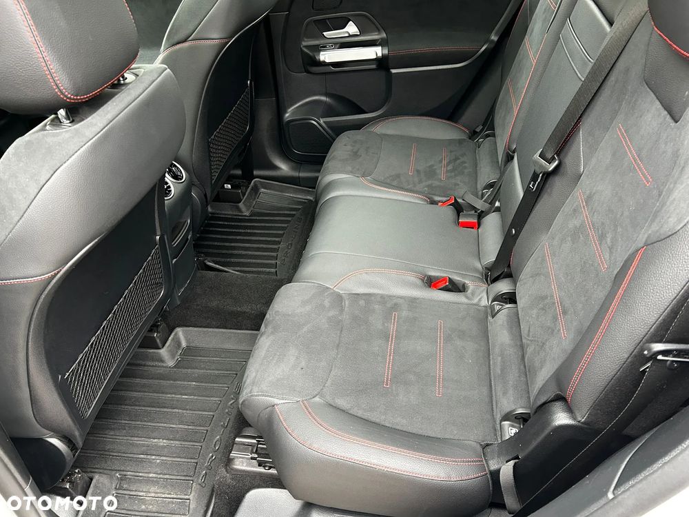 Mercedes-Benz GLB 250 4-Matic AMG Line 8G-DCT - 35