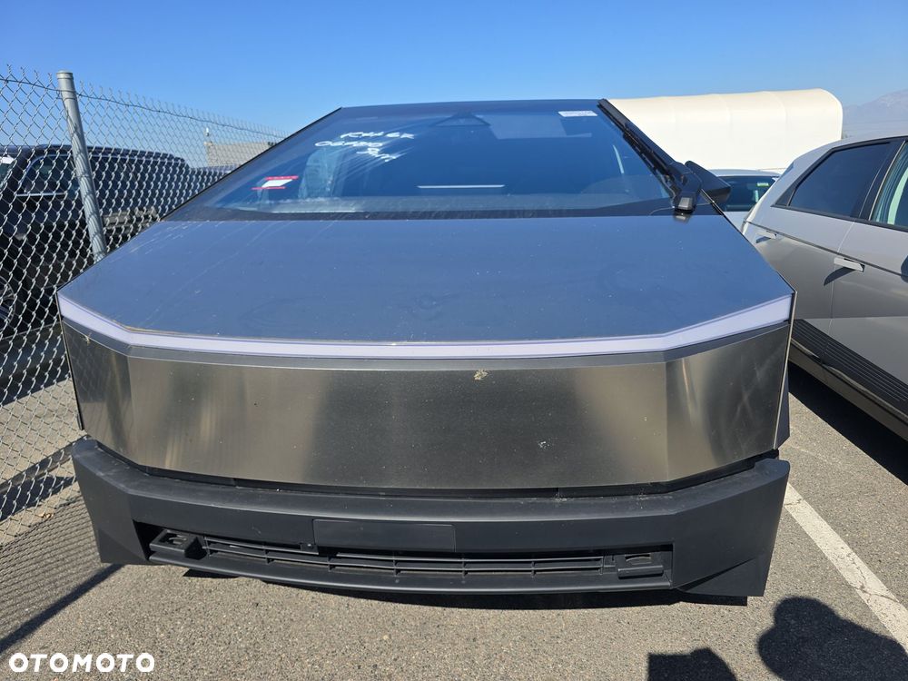 Tesla Cybertruck - 6