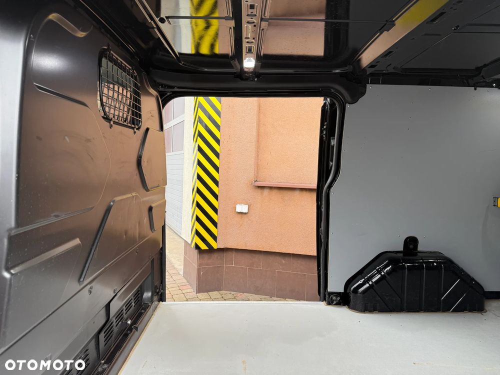 Ford Custom L1H1 - 34