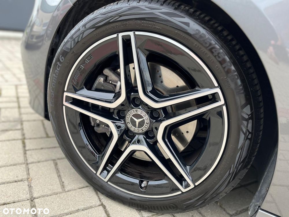 Mercedes-Benz Klasa A 220 4-Matic AMG Line 8G-DCT - 37