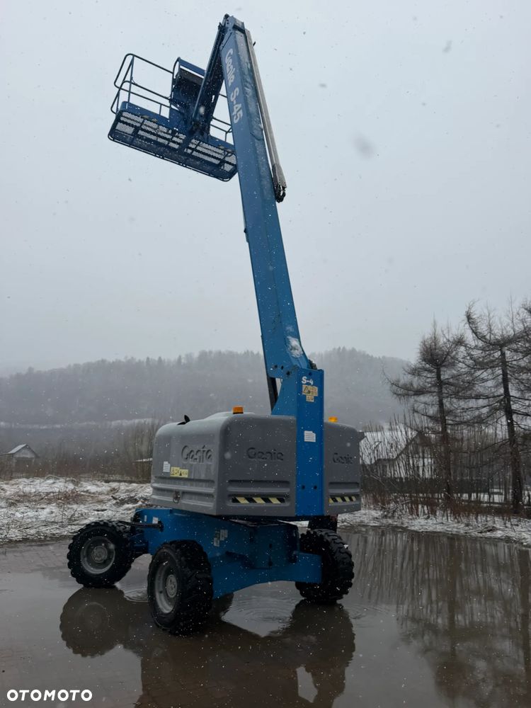 Genie S-45 Zwyżka Podnośnik Teleskopowy terenowy 4x4 wysokość 16 m Silnik DEUTZ. Maszyna jak Nowa z Urzędu Norweskiego Komuny! 2016 rok. Spalinowo- elektryczna Zadbana. Zero luzów wycieków! Okazja! 2 x Sterowanie maszyną góra i dół. Przetwornica gniazdo 220 volt. Poziomowanie oraz obrót kosza! OKAZJA. Aktualna Dekra Do 2027 roku !!! - 14