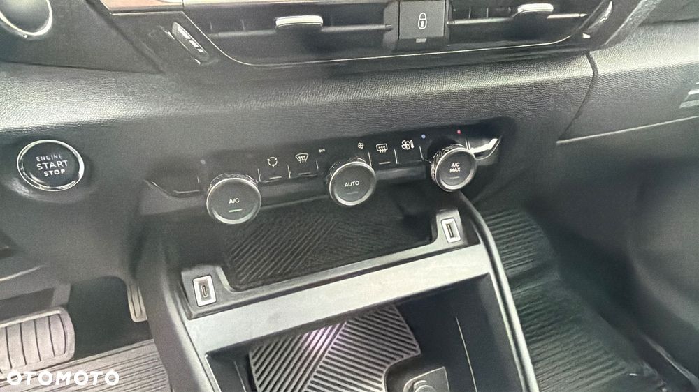 Citroën C4 EV136 50kWh Shine - 34