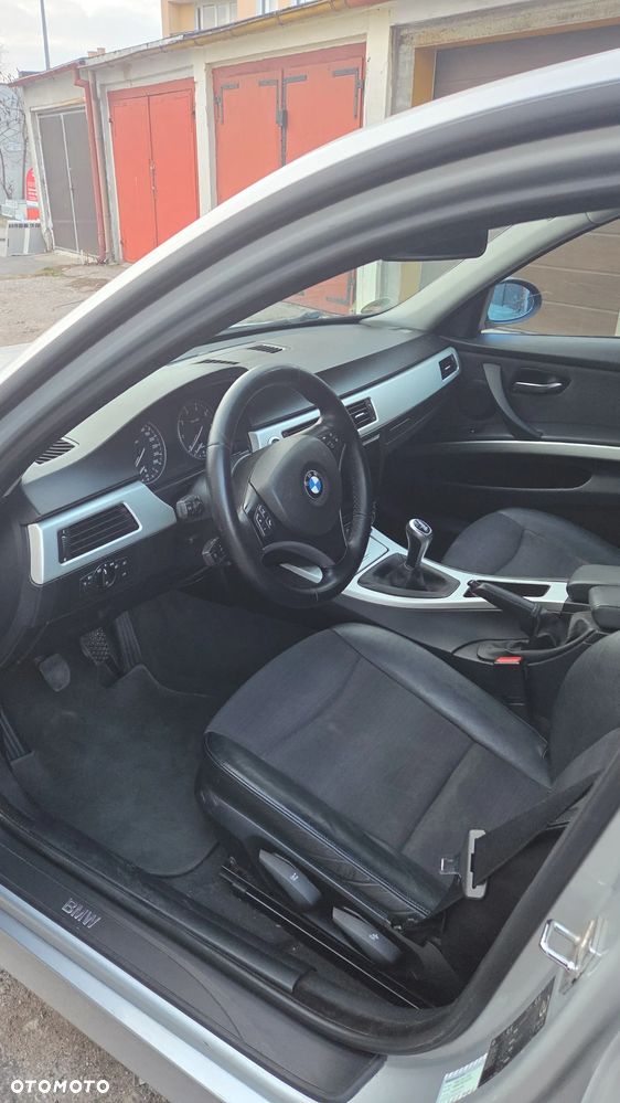 BMW Seria 3 318i - 6