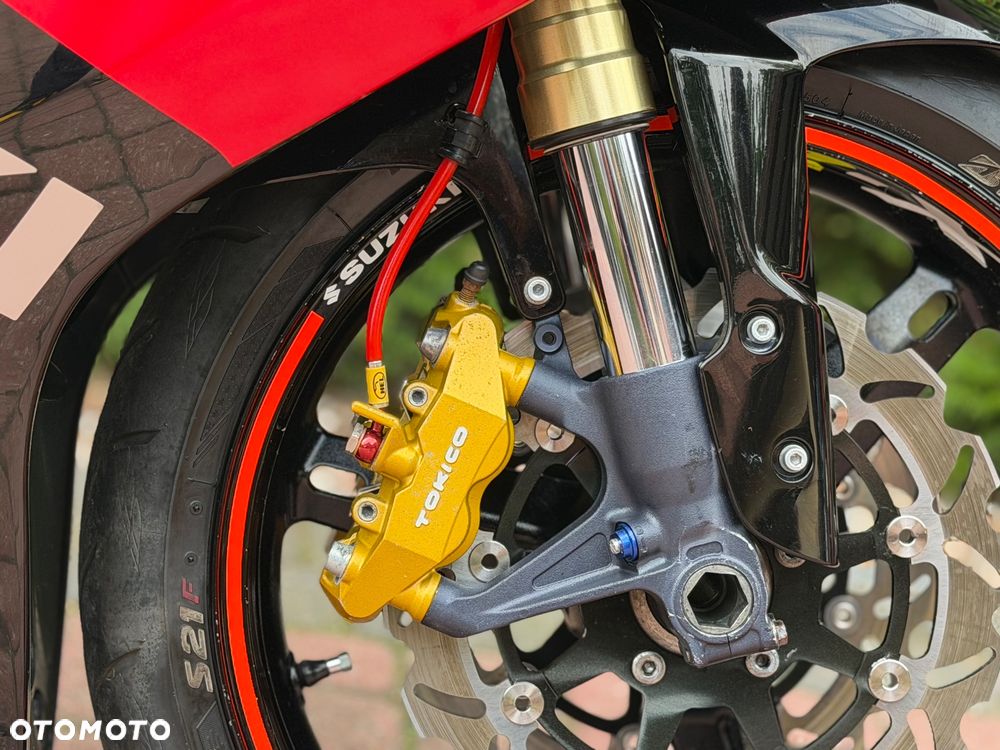 Suzuki GSX-R - 25
