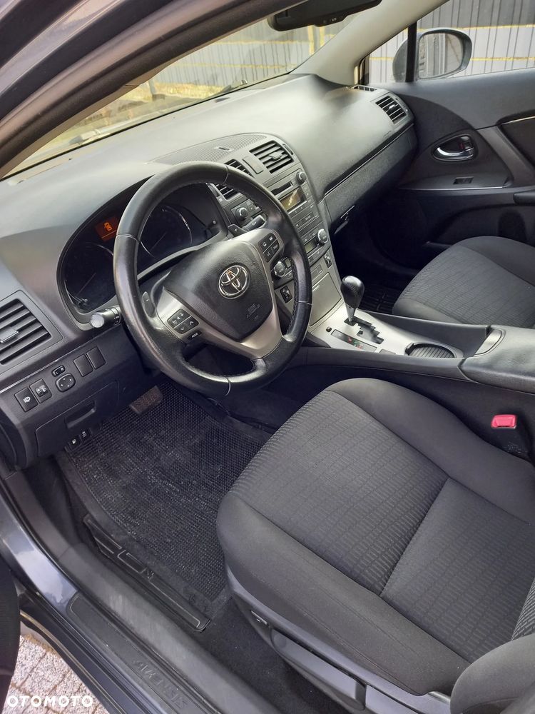 Toyota Avensis - 15