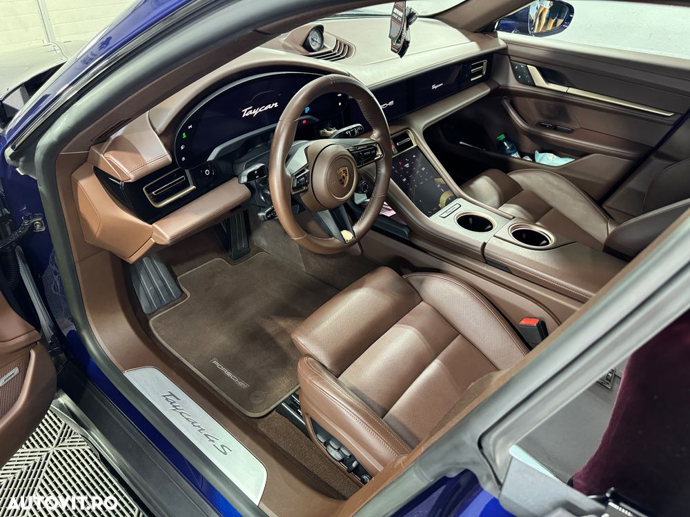 Porsche Taycan - 18