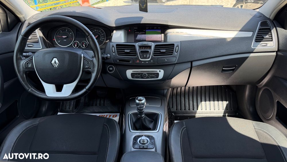 Renault Laguna dCi 150 FAP Start-Stop Paris Business - 9