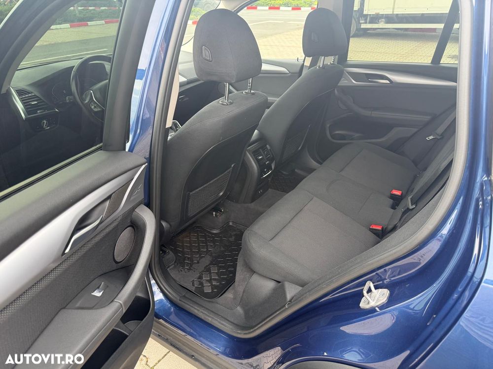 BMW X3 xDrive20d Advantage - 28