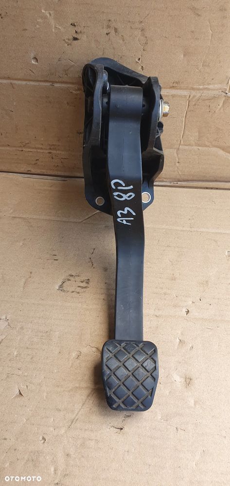 Pedał sprzęgła pompka Audi A3 8P 1K1721059BB - 1