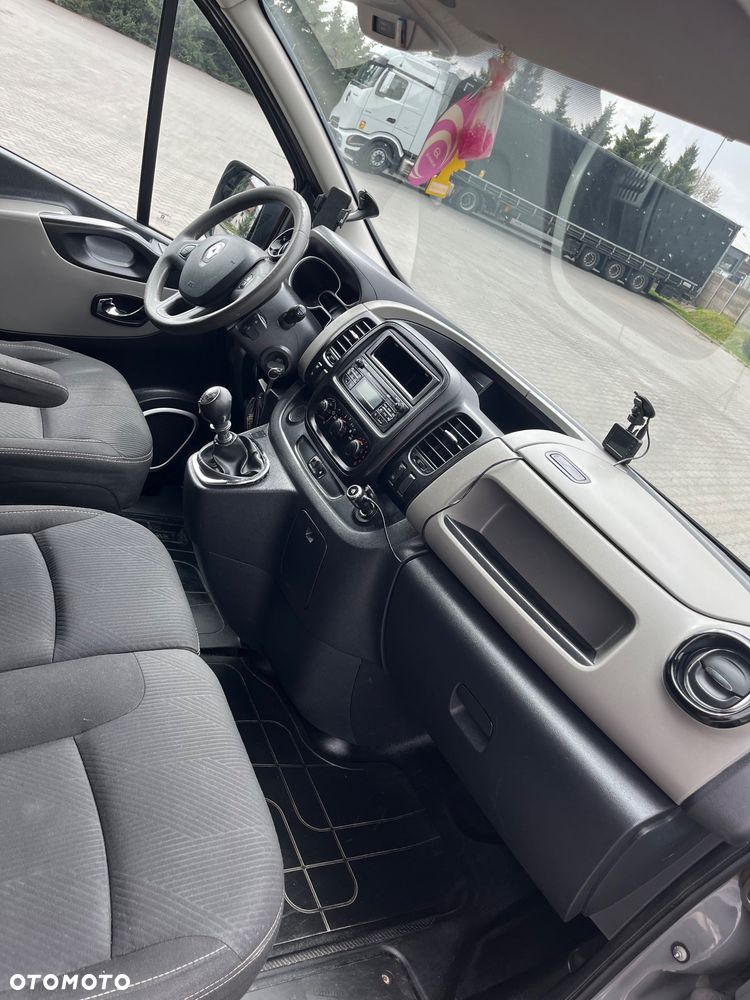 Renault Trafic - 12