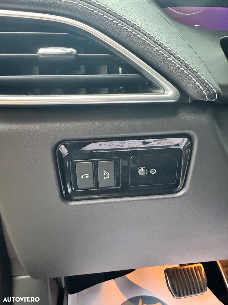 Jaguar F-Pace 20d AWD Aut. R-Sport - 9