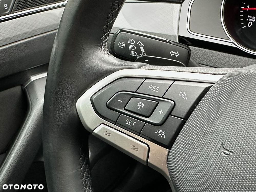 Volkswagen Passat - 14