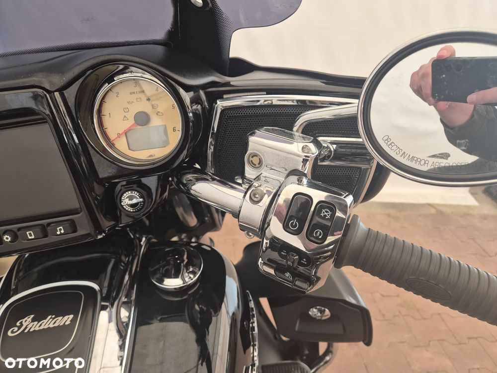 Indian Roadmaster - 20