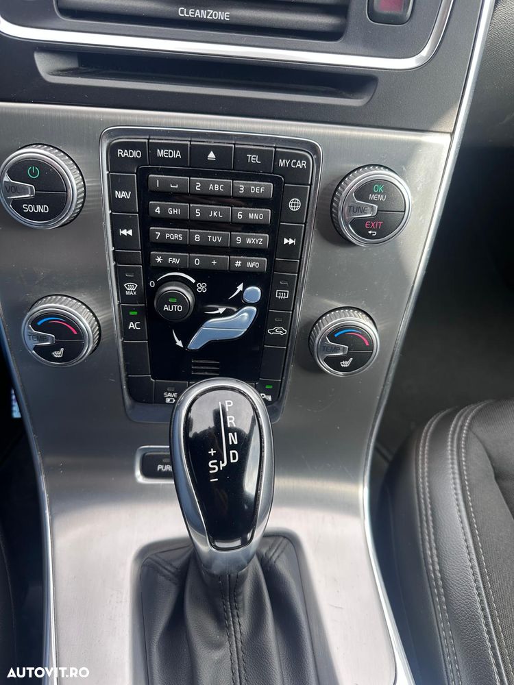 Volvo V60 T8 eAWD Momentum - 13