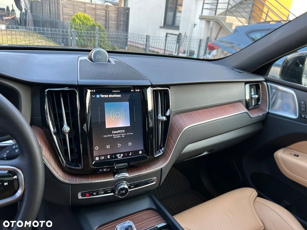 Volvo XC 60 T8 Plug-In Hybrid AWD R-Design - 6