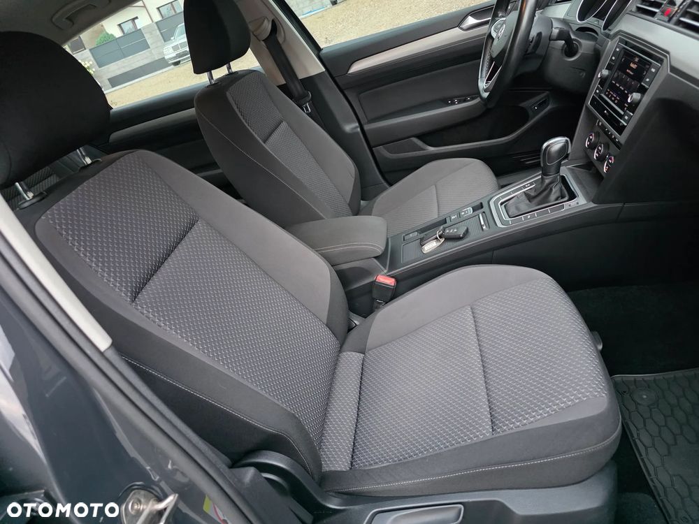 Volkswagen Passat - 31