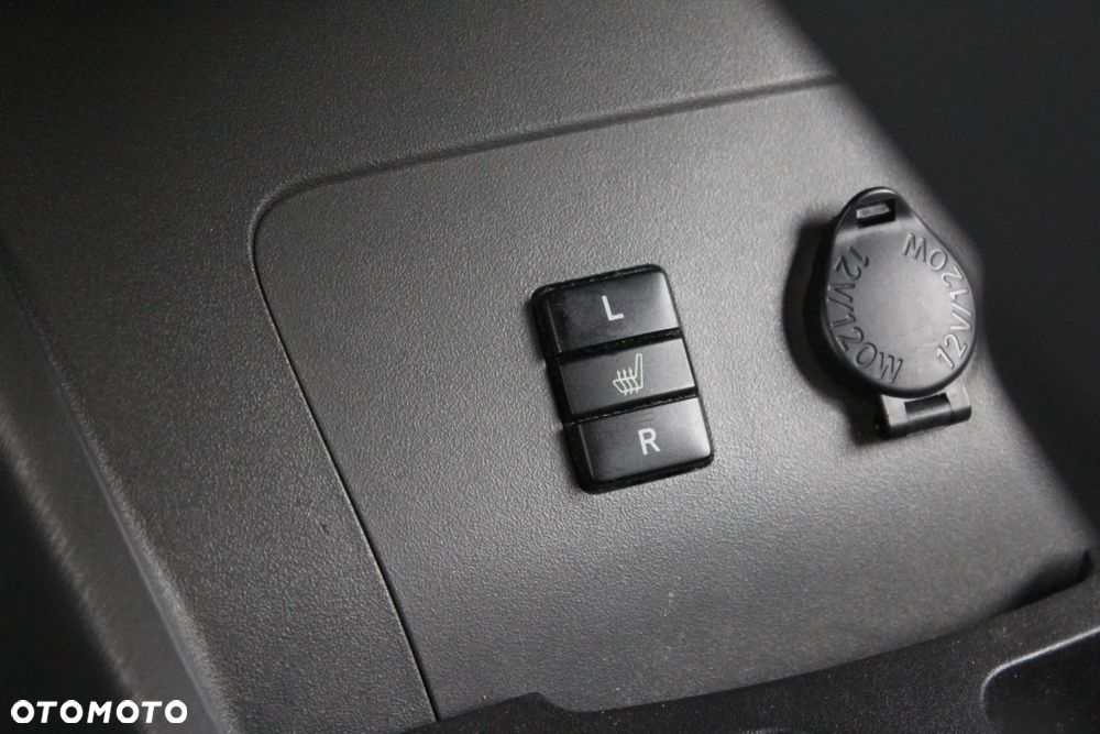 Toyota Prius (Hybrid) Executive - 25