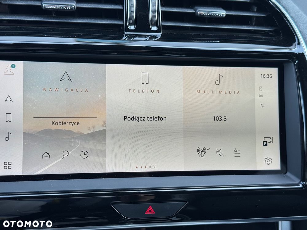 Jaguar XE 2.0 P300 AWD R-Dynamic SE - 22