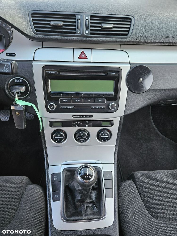 Volkswagen Passat - 16
