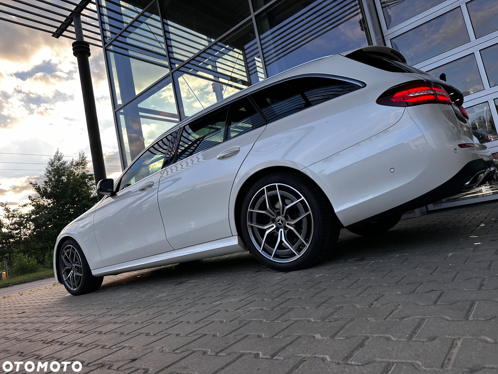 Mercedes-Benz Klasa E 220 d 4-Matic AMG/Avantgarde - 24