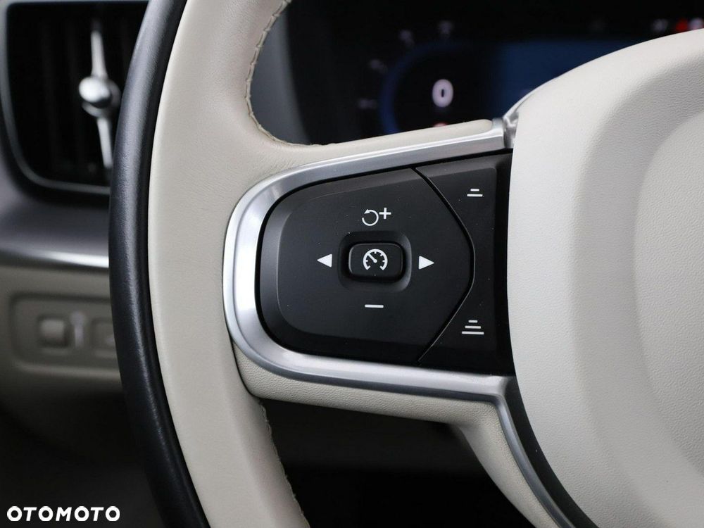 Volvo XC 60 T6 Plug-In Hybrid AWD Inscription Expression - 33