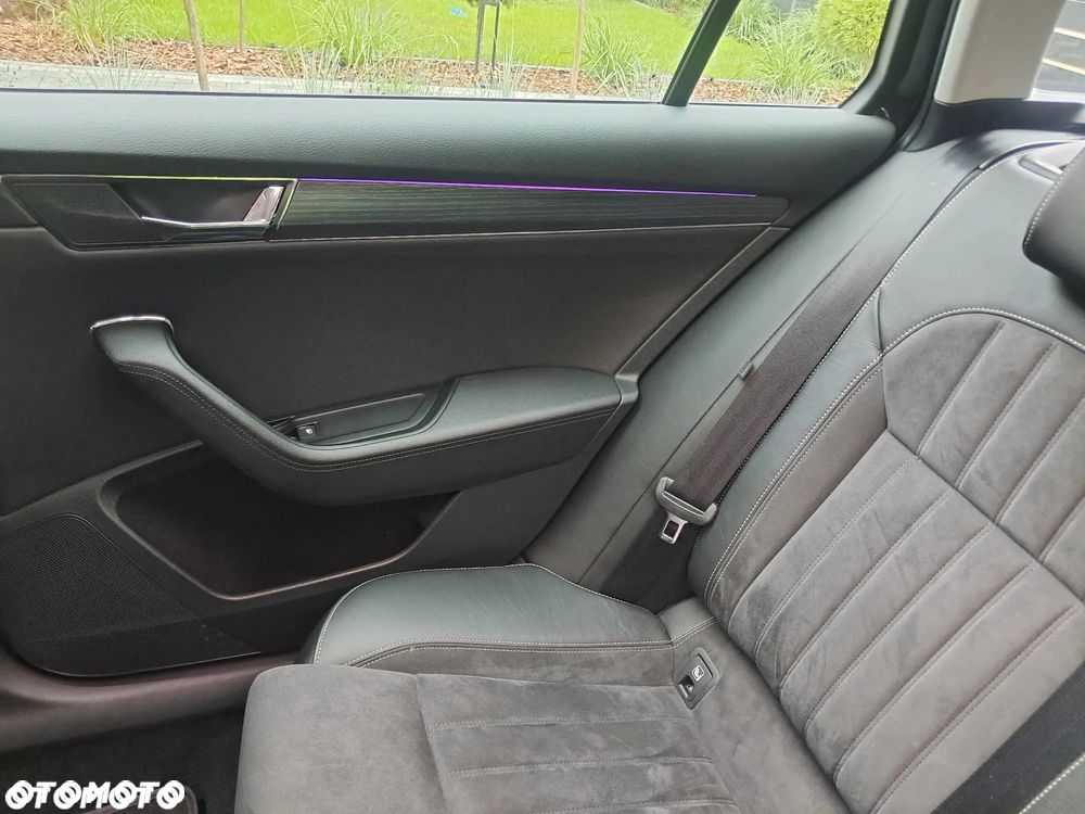 Skoda Superb 2.0 TDI DSG Premium Edition - 34